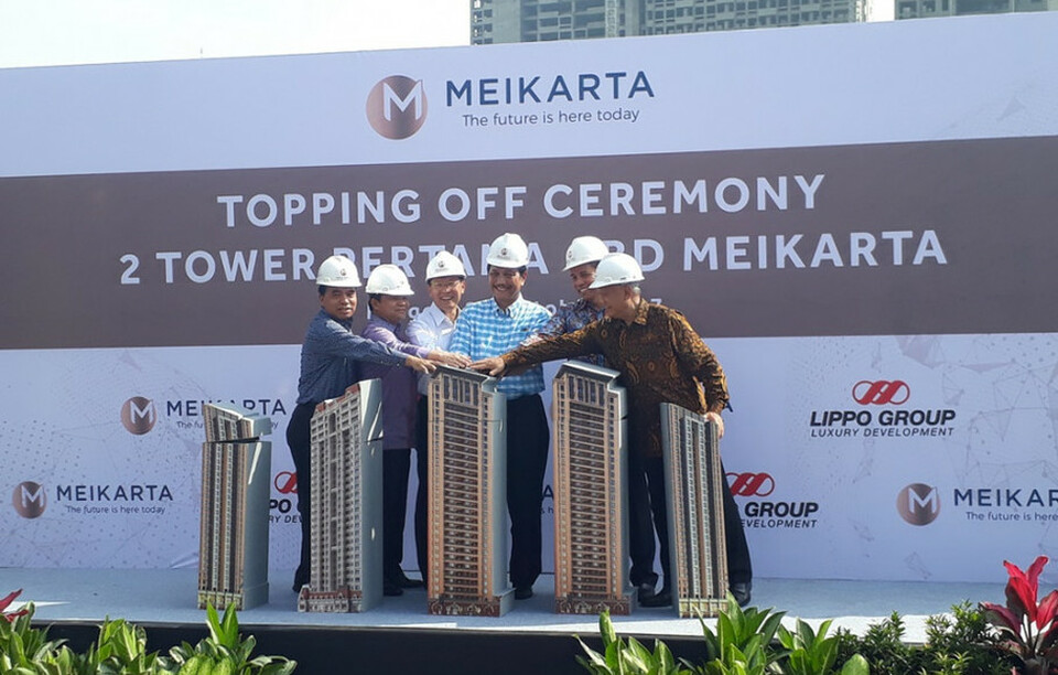 The government is weighing an option to extend the planned light rail transit system to Cikarang, West Java, where Lippo Group's giant township project Meikarta is located, a minister said on Sunday (29/10). (SP Photo/Mikael Niman)