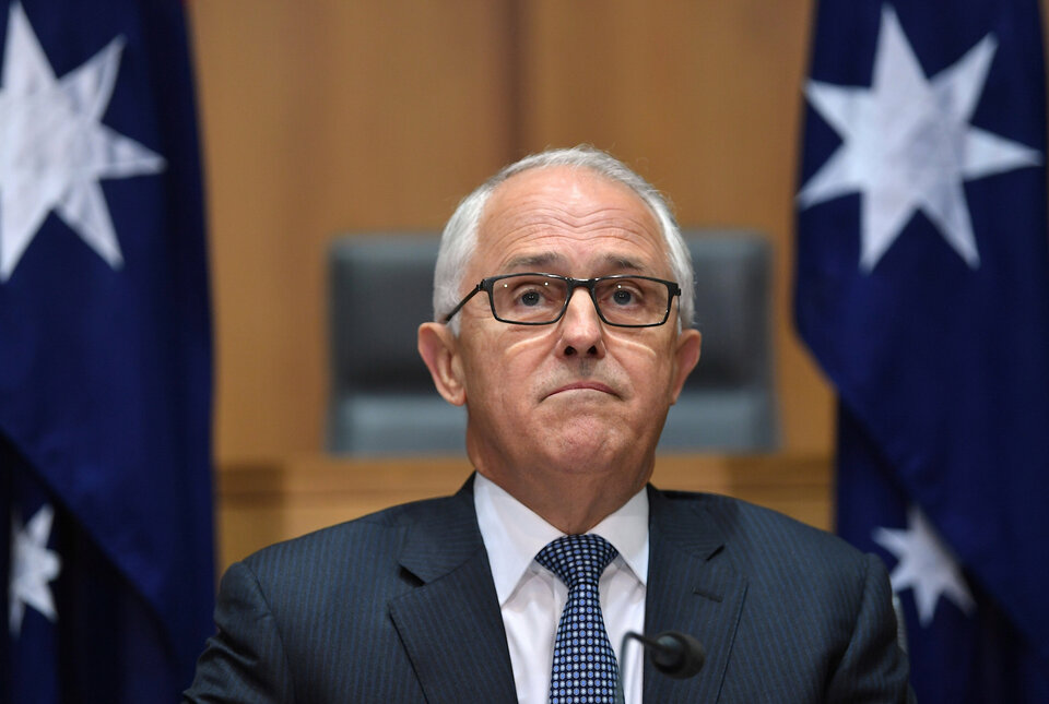 Australian Prime Minister Malcolm Turnbull announced plans on Monday (06/11) to force all lawmakers to declare they are not dual nationals as he seeks to defuse a political crisis that saw his deputy ejected from parliament. (Reuters Photo/AAP)