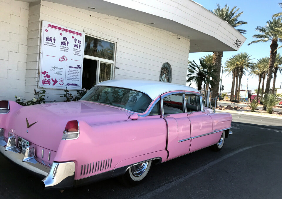 A pink Cadillac waits to take a couple through the drive-through wedding bay at A Wedding Chapel in Las Vegas, Nevada, US, October 2, 2017.  (Reuters Photo/Sharon Bernstein)
