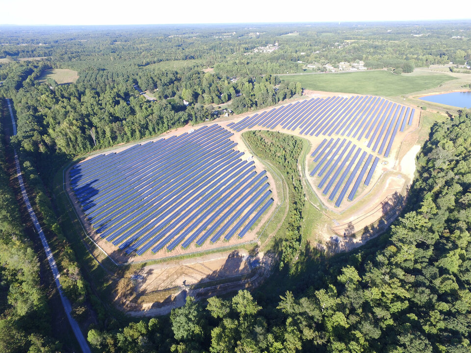 The Apple One 4.9 MW solar project, built by Cypress Creek Renewables, is pictured in Newton, North Carolina, United States.   (Reuters Photo/Cypress Creek Renewables)
