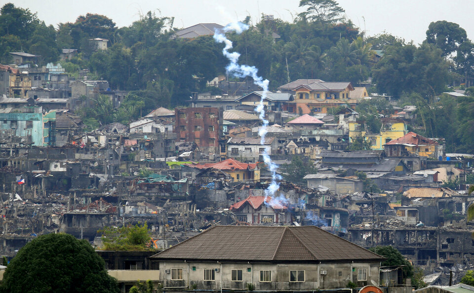 The Indonesian Embassy in Manila was granted access by Philippine authorities to interview Muhammad Ilham Syaputra, an alleged Indonesian national and militant who was arrested in the southern city of Marawi for having links to Islamic State, an official said on Monday (06/11). (Reuters Photo/Romeo Ranoco)