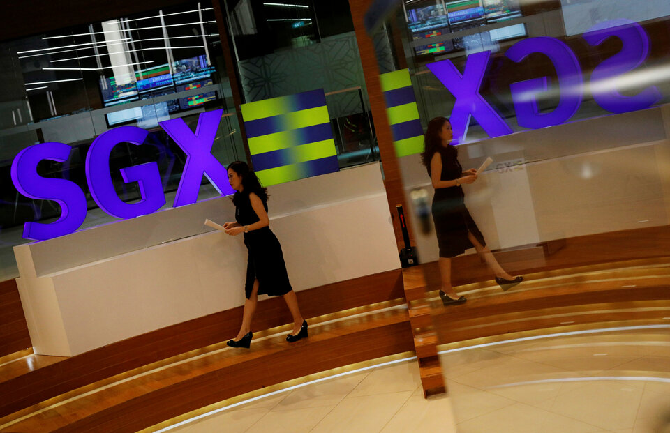 The new trade link between Bursa Malaysia and the Singapore Exchange would allow investors to trade and settle shares listed on each other's stock market in a more convenient and cost efficient manner, benefiting retail investors, regulators of both countries said in a joint statement. (Reuters Photo/Edgar Su)