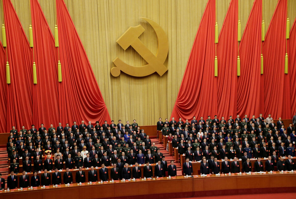 China's ruling Communist Party enshrined President Xi Jinping's political thought into its constitution on Tuesday (24/10), putting him in the same company as the founder of modern China, Mao Zedong, and cementing his power ahead of a new top leadership line-up. (Reuters Photo/Jason Lee)