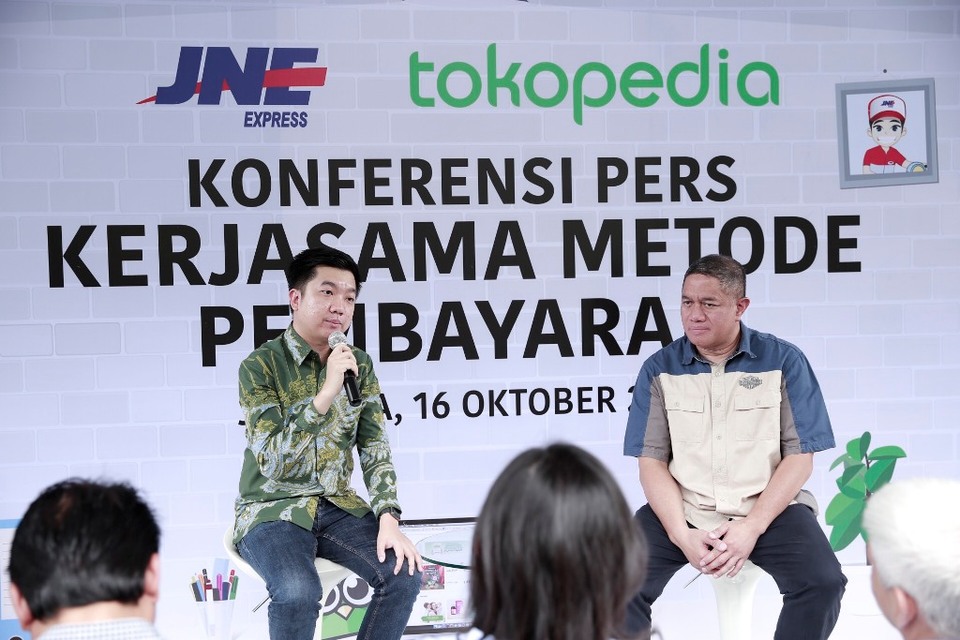 Tokopedia and JNE announced on Monday (16/10) a new payment service for Tokopedia customers available at JNE branches. (Photo courtesy of Tokopedia)