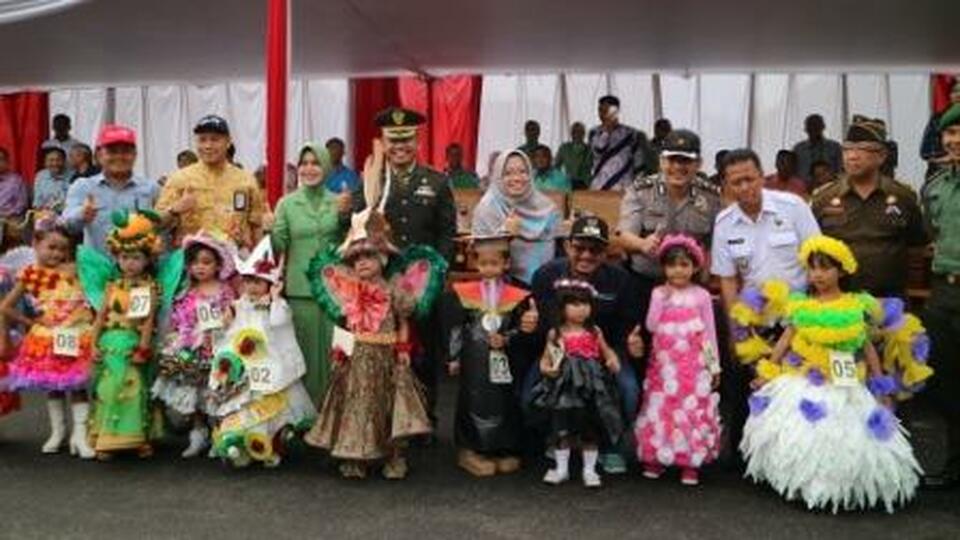 Garut in West Java held the Garut Intan Carnival Parade on Sunday (01/10) to promote tourist attractions in the city by showcasing local art and culture. (Photo courtesy of Garut district administration's official website)