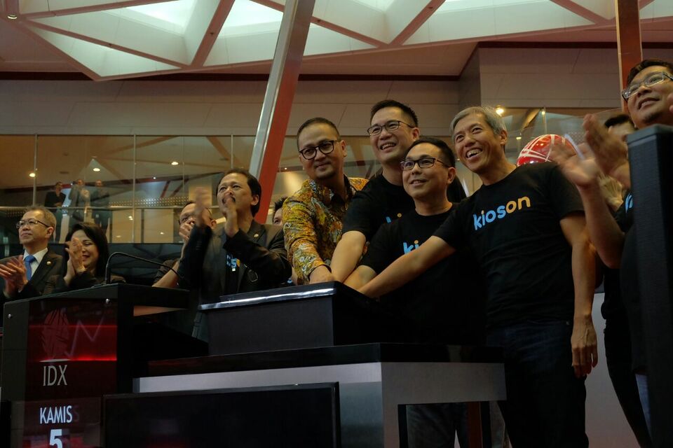 Kioson's board of directors during the company trading debut on Oct. 4 (photo courtesy of Kioson)