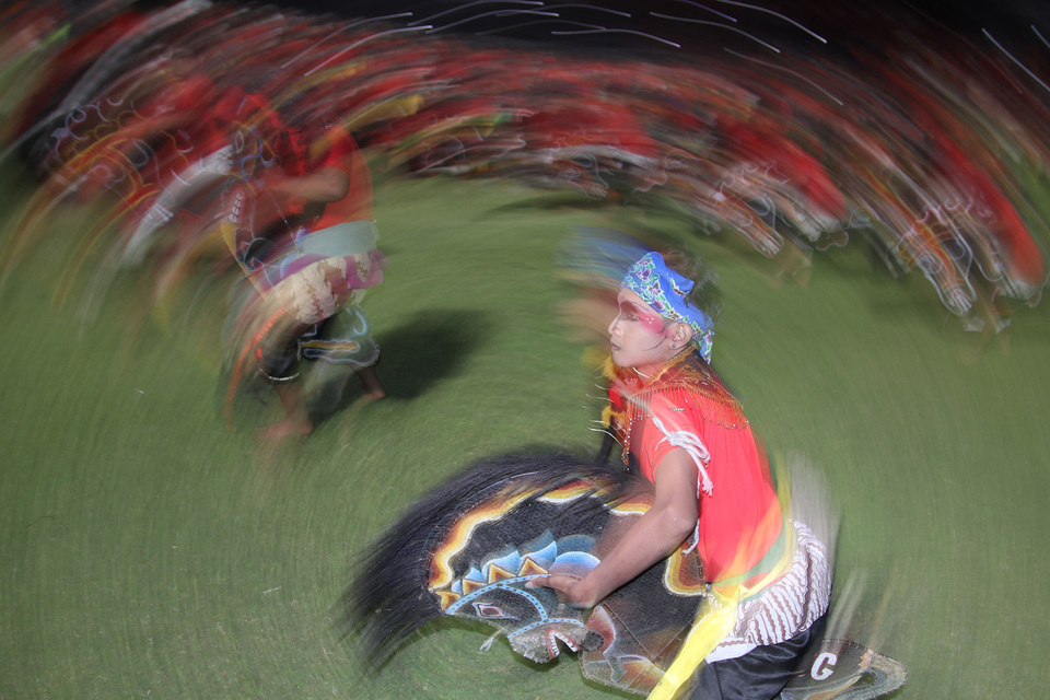 A number of Jaranan dancers perform at the Brawijaya Stadium in Kediri, East Java, on Friday (20/10) night. Jaranan dance performances are an adaptation of the Panji story from Kediri followed by at least a thousand dancers to mark the end of the Suro month in the Javanese calendar. (Antara Photo/Prasetia Fauzani)
