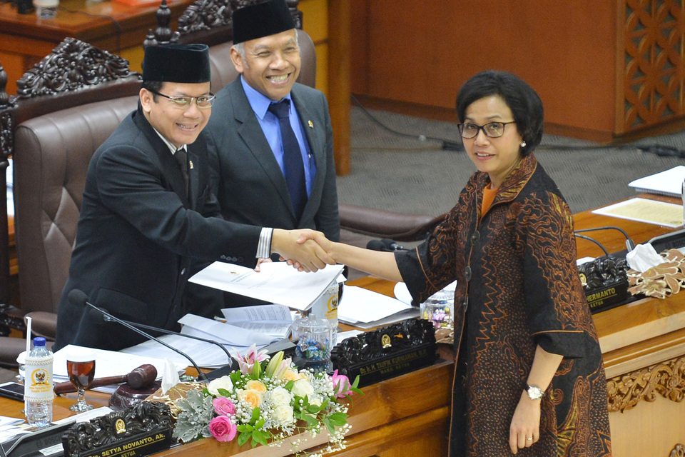 Ever wondered what it is like to be Indonesia's finance minister? You can now get a taste of what keeps Finance Minister Sri Mulyani Indrawati awake at night with a new budget simulation game. (Antara Photo/Wahyu Putro A.)