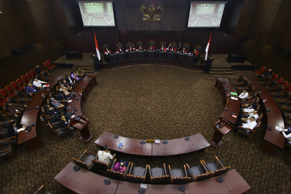  The Corruption Eradication Commission, or KPK, said that it will await the conclusion of a Constitutional Court judicial review first before answering any summons by the House of Representative's special committee of inquiry regarding the agency's effectiveness. (Antara Photo/Rivan Awal Lingga)