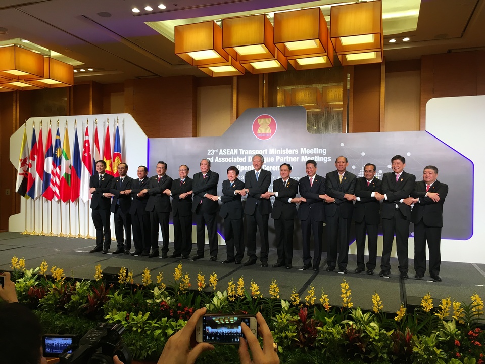 The transportation ministers of member states of the Association of Southeast Asian Nations (Asean) signed four agreements during a meeting in Singapore on Friday (13/10) aimed at easing movement in the region and establishing an efficient transportation system to facilitate the bloc’s vision of regional integration. (Photo courtesy of the Asean Secretariat)
