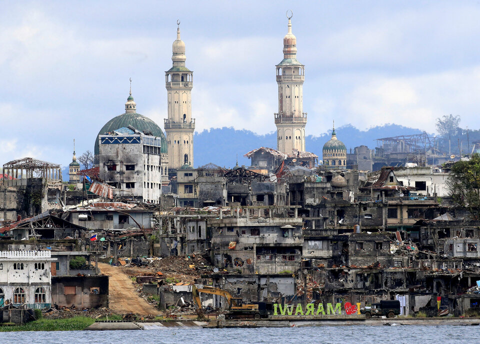 Damaged houses, buildings and a mosque seen in war-torn Marawi City in the southern Philippines in this Oct. 26, 2017 file photo. Indonesia, Malaysia and the Philippines will hold an informal meeting on the sidelines of the 31st Asean Summit in Manila to discuss the continuation of their joint plan of action to address increasing threats of terrorism in the region. (Reuters Photo/Romeo Ranoco)