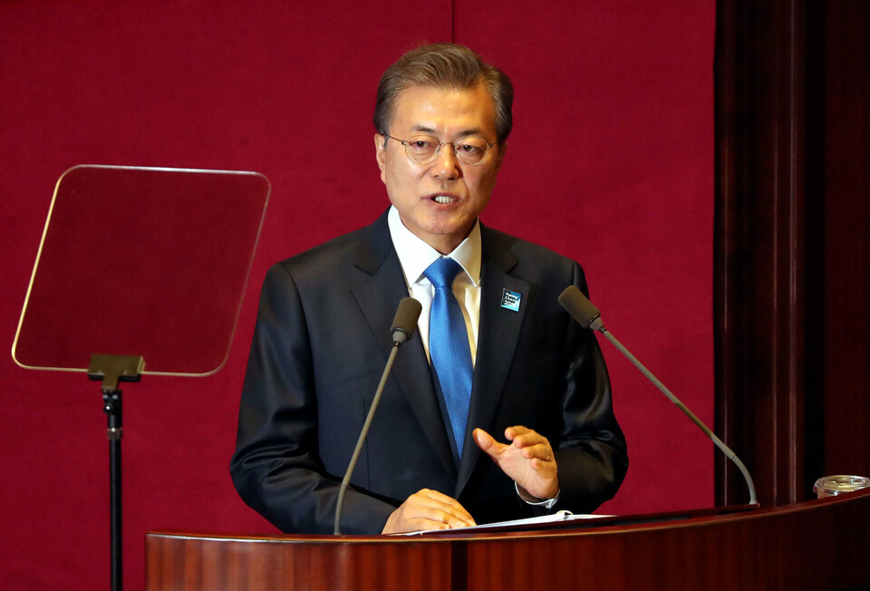 South Korea will never recognize or tolerate North Korea as a nuclear state, nor will Seoul have nuclear weapons, the South's President Moon Jae-in said on Wednesday (01/11), while China said it would work with Seoul to denuclearize the Korean peninsula.  (Reuters Photo/Yonhap)