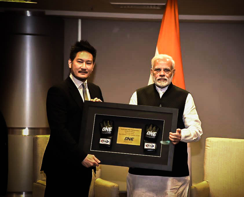 Chatri Sityodtong (left) presents a plaque of appreciation and a set of framed authentic ONE Championship gloves to India's Prime Minister Narendra Modi in a private audience on Tuesday (28/11). (Photo courtesy of ONE Championship)