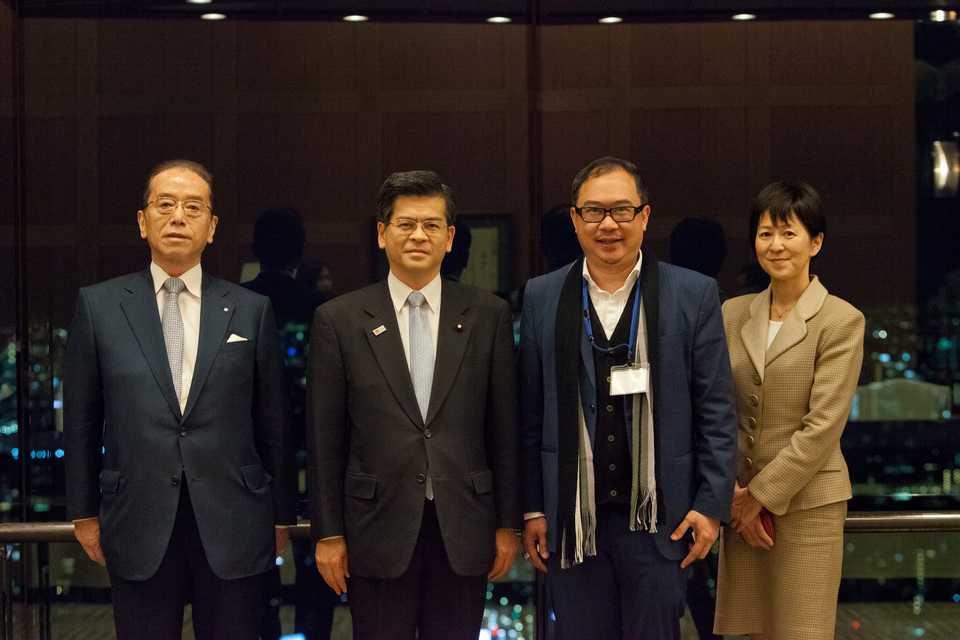 ​Rusmin Lawin poses with Japan Federation of Housing Organizations president Isami Wada and Minister of Land, Infrastructure, Transport and Tourism Keiichi Ishii. (Photo courtesy of Rusmin Lawin)