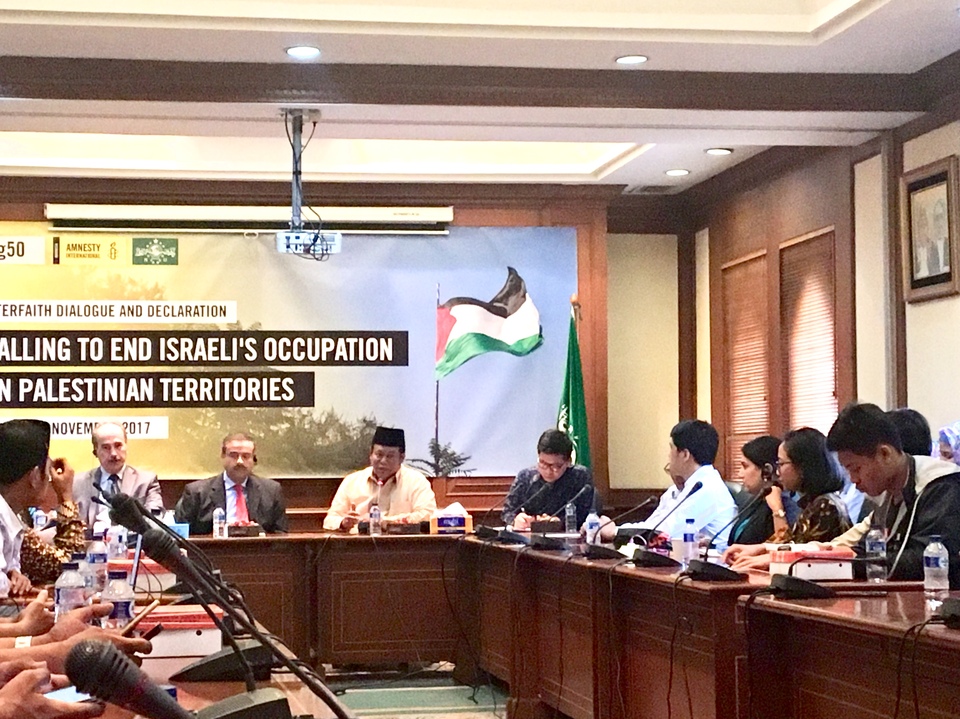 Indonesian religious organizations called for an end to the Israeli occupation of Palestinian territories in a joint declaration issued on Friday (03/11), in which they urged the international community to take 'concrete steps' to end human rights violations against Palestinians, calling it a 'humanitarian' issue as opposed to a religious one. (JG Photo/Sheany)