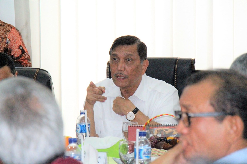 Coordinating Maritime Affairs Minister Luhut Pandjaitan announces a two-week preliminary study on the establishment of the Bekasi-Karawang-Purwakarta Special Economic Zone in West Java on Thursday (02/11). (Photo courtesy of the Coordinating Ministry of Maritime Affairs)