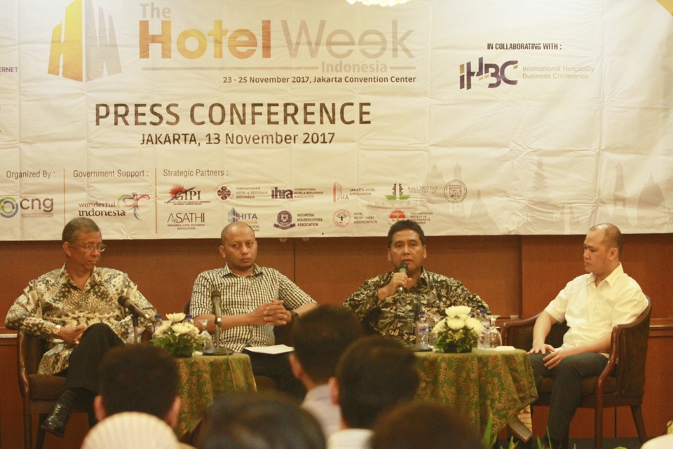 Hariyadi Sukamdani, the chairman of the Indonesian Hotels and Restaurants Association (PHRI), speaks at a press conference at the Grand Sahid Jaya Hotel in Jakarta on Tuesday (14/11). (Photo courtesy of The Hotel Week Indonesia)