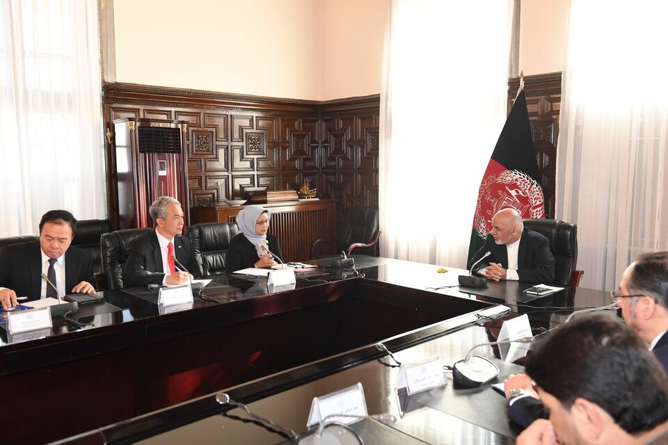 Indonesia reaffirmed its commitment to support the peace and reconciliation process in Afghanistan during a meeting in Kabul between Foreign Minister Retno Marsudi and Afghan President Ashraf Ghani on Monday (06/11). (Photo courtesy of the Foreign Affairs Ministry)