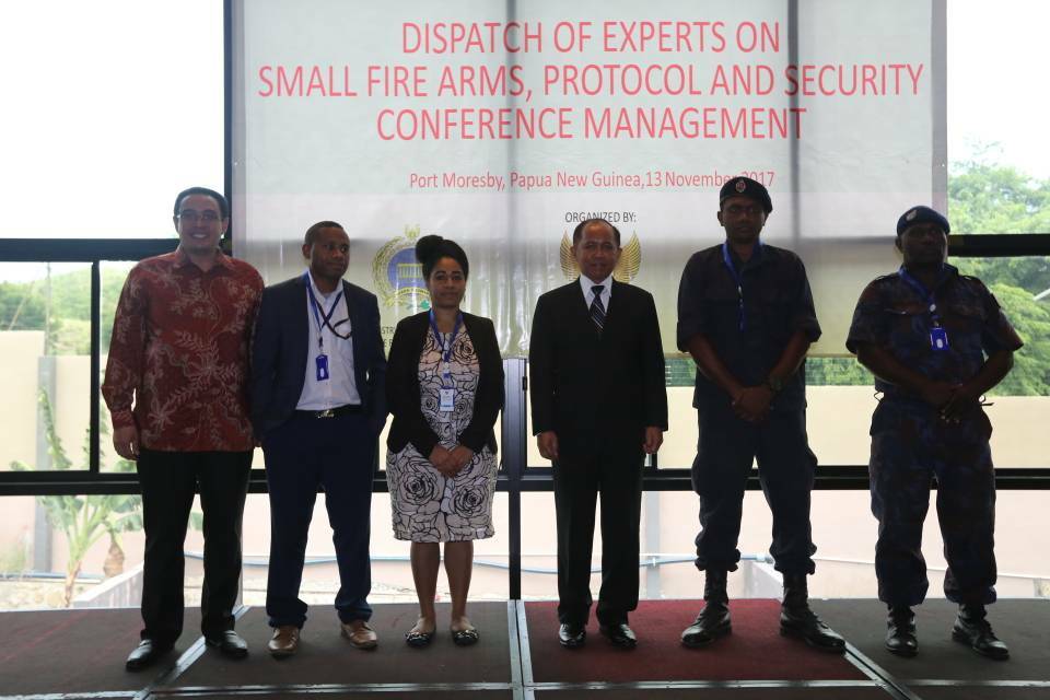 Security officials tasked to the Indonesian Embassy in Papua New Guinea, or PNG, on Monday (13/11) began training PNG authorities to prepare for the 2018 Asia-Pacific Economic Cooperation, or APEC, Summit in Port Moresby, a statement from the embassy said. (Photo courtesy of Foreign Ministry)