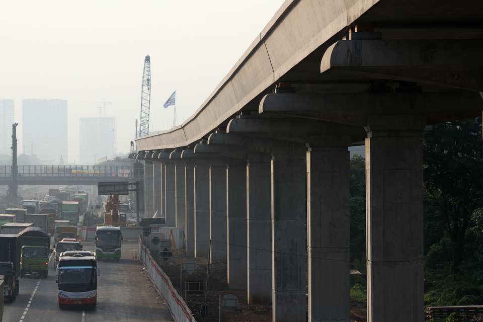 A section of the elevated Jakarta-Cikampek II Toll Road, currently under construction. (Antara Photo/Risky Andrianto)