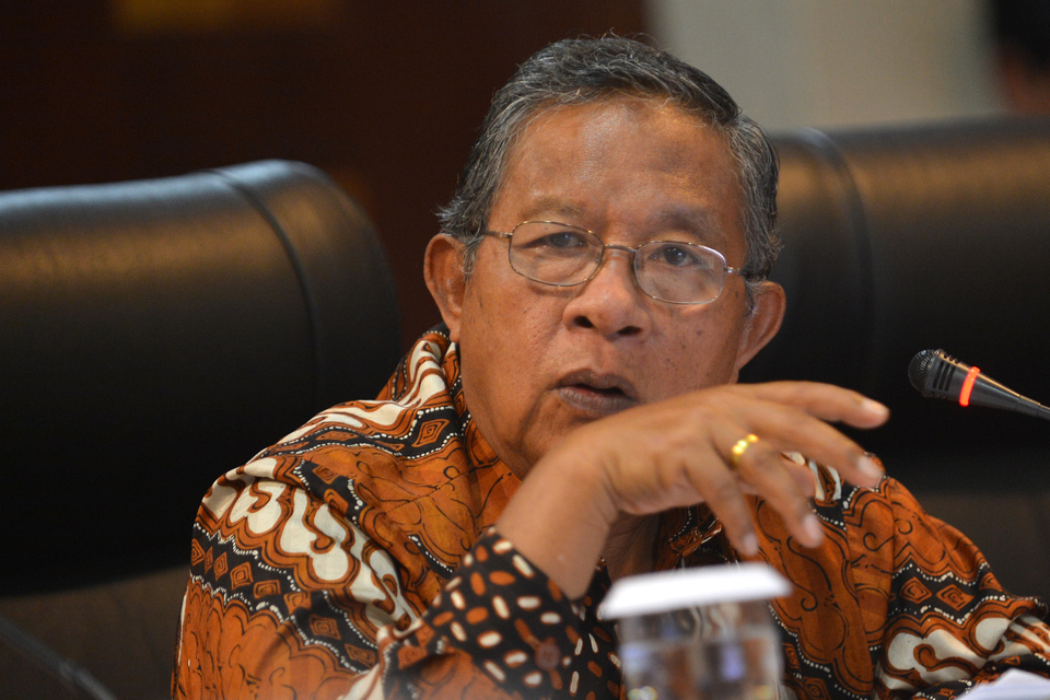 Coordinating Economic Affairs Minister Darmin Nasution has called the rupiah's depreciation since Friday 'illogical' and said the currency's decline does not reflect the state of the economy. (Antara Photo/Wahyu Putro A)