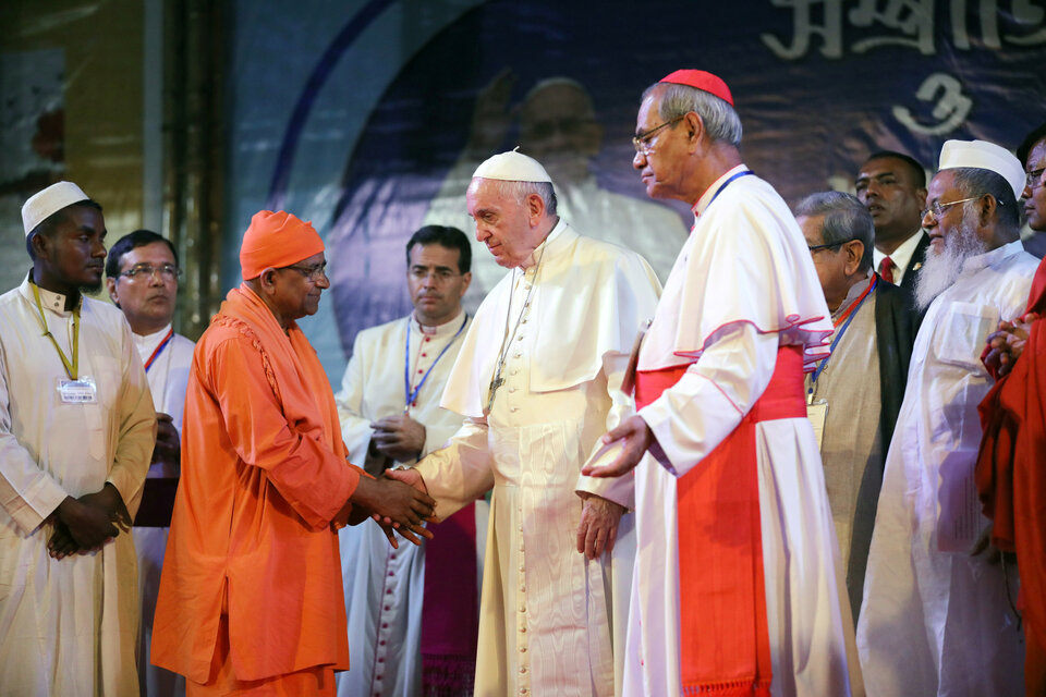Pope Francis shakes hands with a representative of the Buddhist community during an inter-religious conference at St Mary’s Cathedral in Dhaka, Bangladesh December 1, 2017. (Reuters Photo/Mohammad Ponir Hossain)