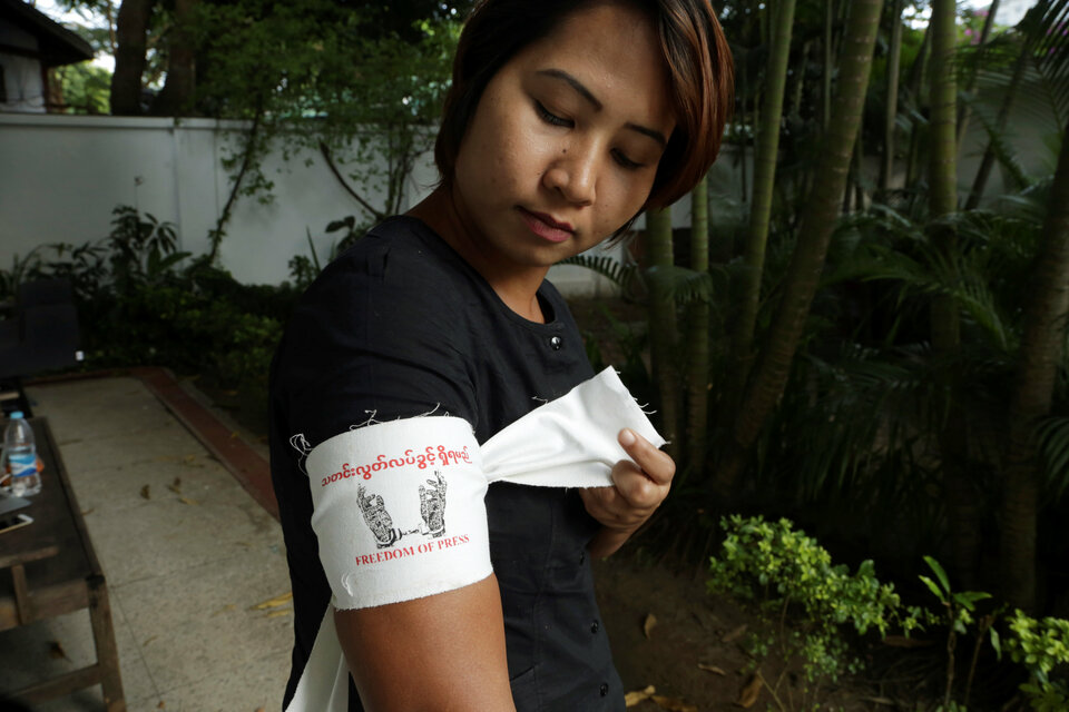 A member of the Protection Committee for Myanmar Journalists wearing black T-shirt ties an armband during a protest demanding the release for the two Reuters reporters Wa Lone and Kyaw Soe Oo arrested since Dec. 12, in Yangon, Myanmar, on Dec. 17. (Reuters Photo/Ann Wang)