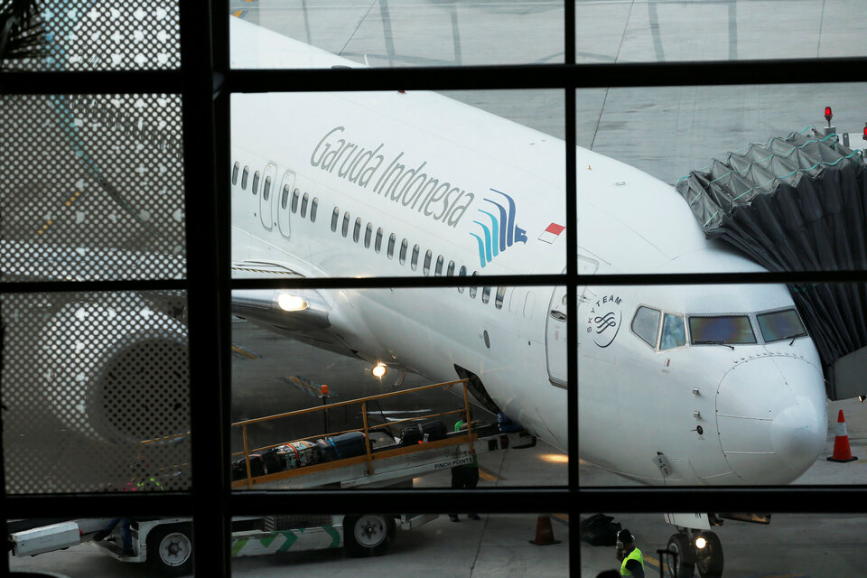 Flag carrier Garuda Indonesia's employees union urged the government to revamp the company's management and board of directors, saying they feared the carrier will keep losing money in years to come if no change is forthcoming.
(Reuters Photo/Beawiharta)