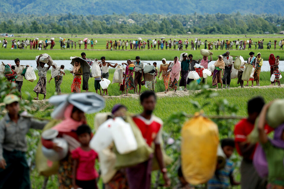 Rohingya refugees walk to camps in Palang Khali, near Cox's Bazar, Bangladesh. (Reuters Photo/Jorge Silva)