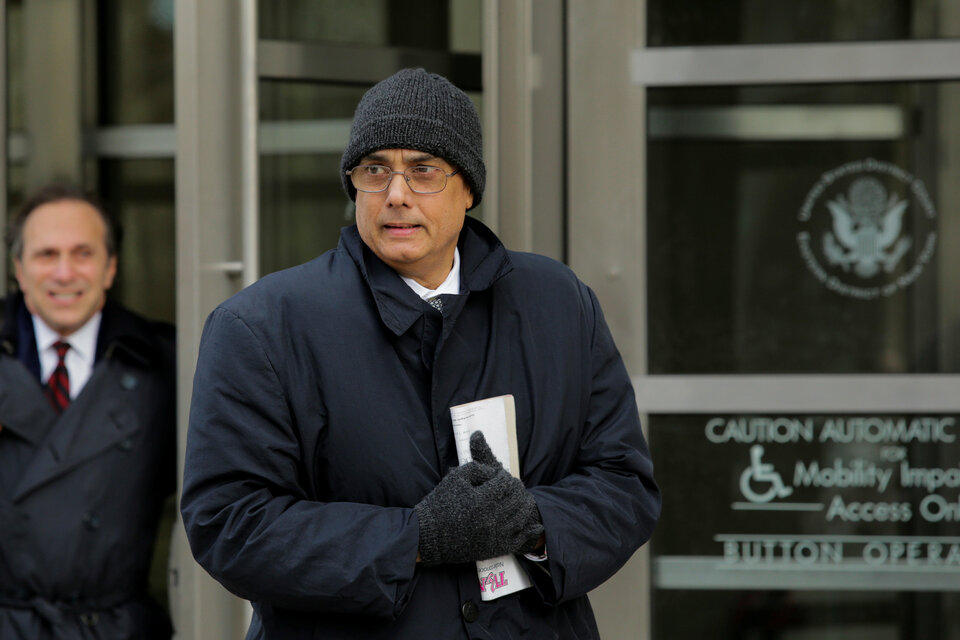 Former Peruvian Football Federation president Manuel Burga, one of three defendants in the FIFA corruption trial, exits the United States Federal Court in Brooklyn, New York, on Tuesday (26/12). (Reuters Photo/Eduardo Munoz)