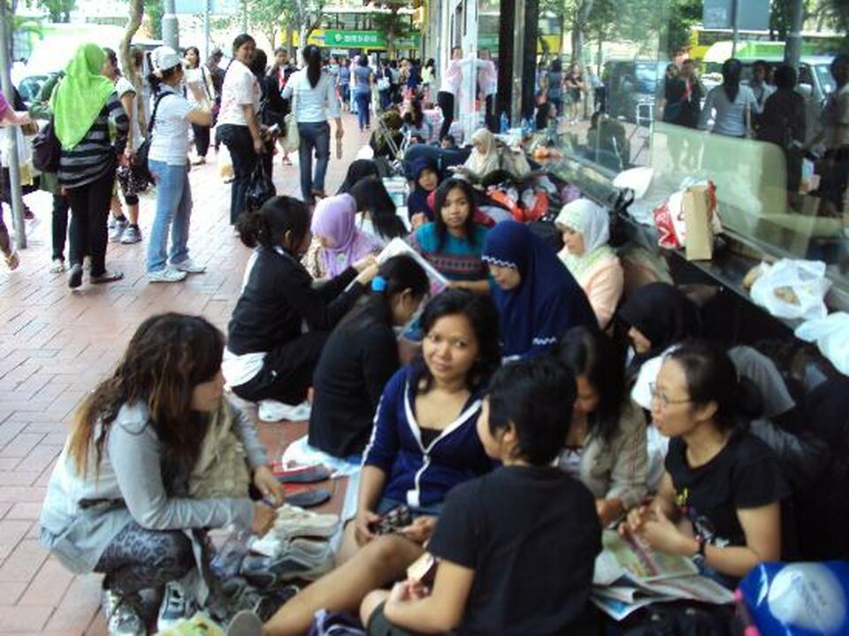 Indonesian women migrant workers in Hong Kong have been targeted by extremist groups to raise funds for acts of terrorism through social media, experts said on Tuesday (19/12). (Photo courtesy of the Cabinet Secretariat)