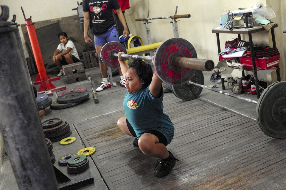 A boy lifts weight at a gym in Solo, Central Java, on Thursday. (Antara Photo/Maulana Surya)