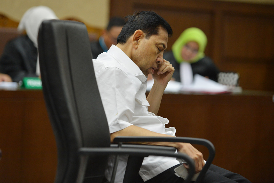 Graft defendant Setya Novanto's lawyers called prosecutors' indictment against the non-active House of Representatives speaker 'judicially flawed' in a defense plea presented in court on Wednesday (20/11).
(Antara Photo/Wahyu Putro A)