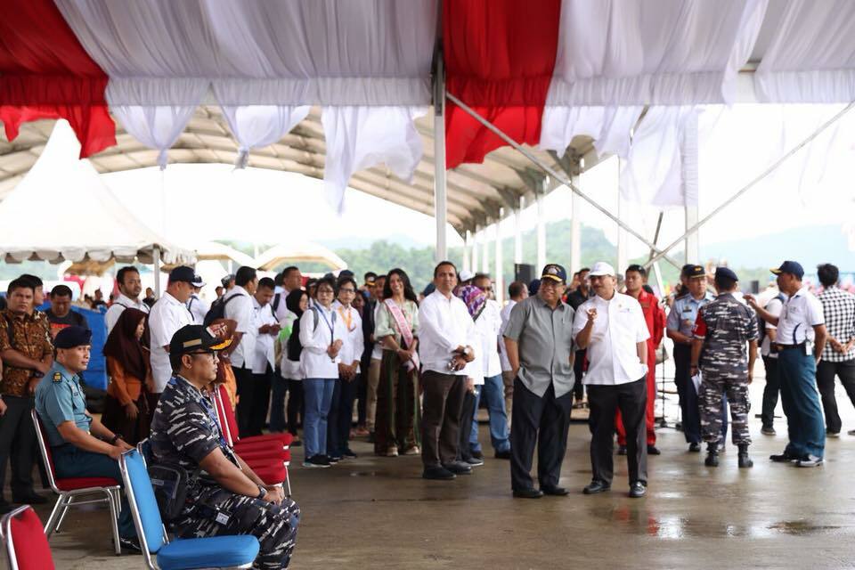 Vice President Jusuf Kalla expressed optimism over the prospect of tourism development in Sabang in his speech during the opening of Sail Sabang 2017 at in Aceh on Saturday (02/11). (Photo courtesy of the Tourism Ministry)