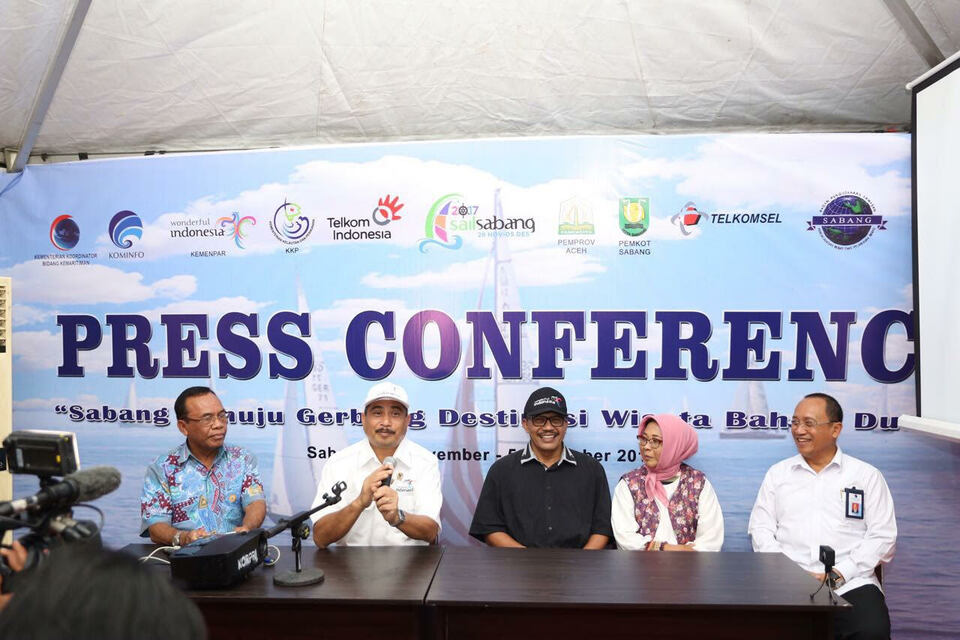 Tourism Minister Arief Yahya expressed his happiness that Sail Sabang has become the biggest sailing event in Indonesia, and hope that it will have a positive impact on local communities.
 (Photo courtesy of the Ministry of Tourism)