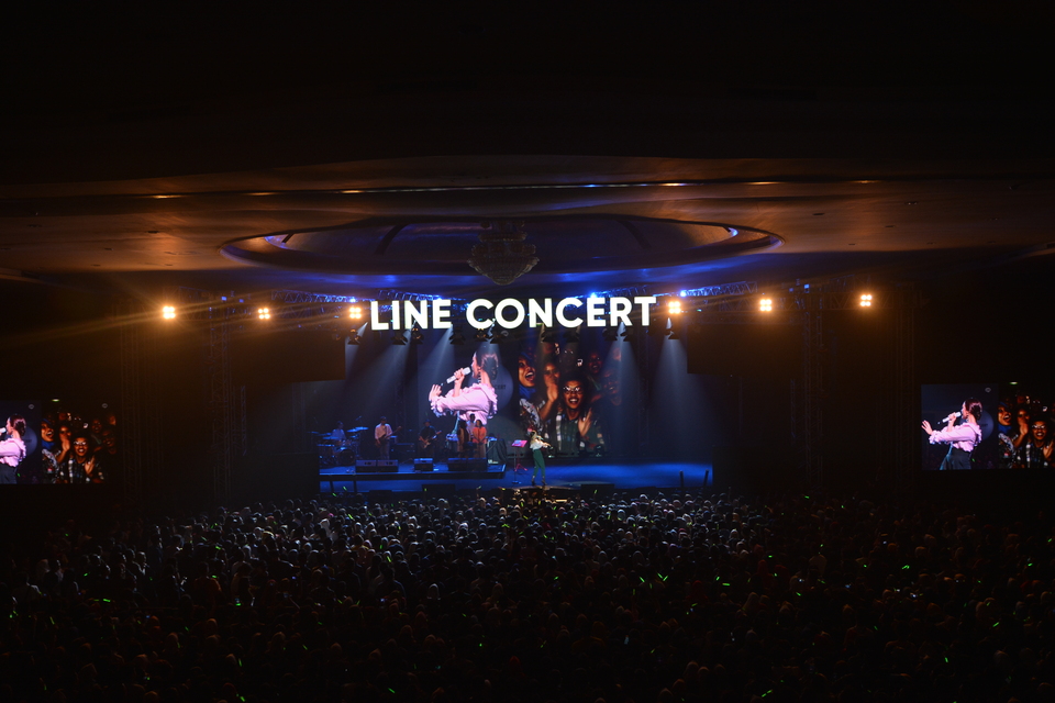 Japanese online messaging application LINE hosted a concert at the Medan International Convention Center in North Sumatra on Saturday (27/01), drawing around 3,500 people. (Photo courtesy of LINE Concert Medan)