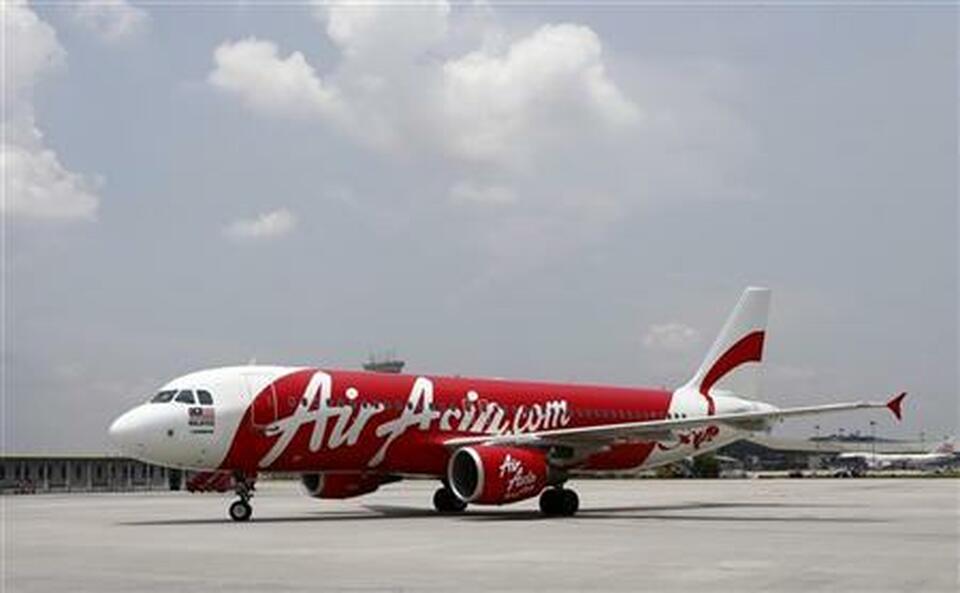 AirAsia plans to add around 30 jets to its airline affiliates across Asia this year due to strong demand growth across the region, chief executive Tony Fernandes said on Tuesday (23/01).  (Reuters Photo/Tim Chong)