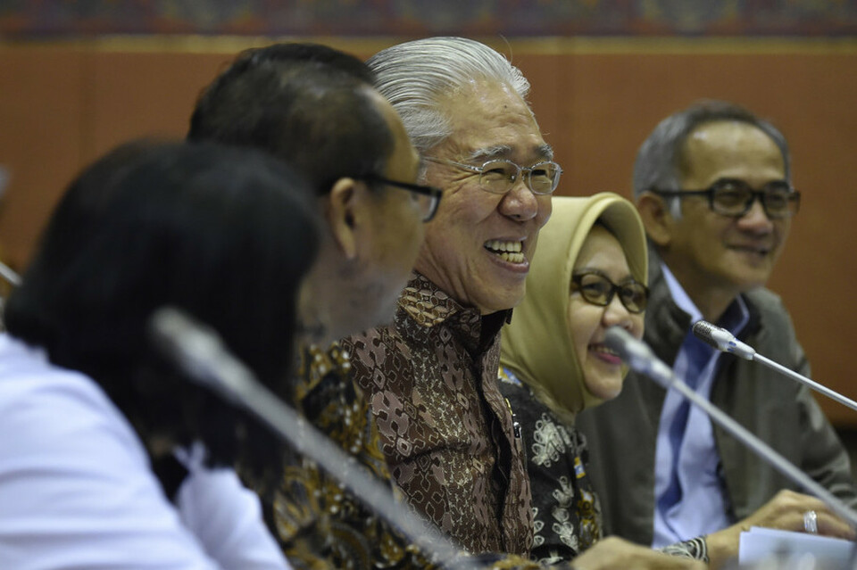 Trade Minister Enggartiasto Lukita, center, said the discussion on market access for palm oil was the sticking point that dragged negotiations on for years. (Antara Photo/Puspa Perwitasari)