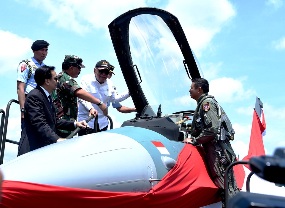 The Indonesian Military (TNI) accepted delivery of 24 General Dynamics F-16 Fighting Falcon fighter jets on Wednesday as part of a grant from the United States. (Photo courtesy of TNI)