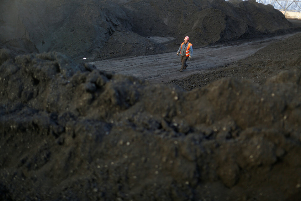 While the spotlight of a broad energy market revival has been on oil and natural gas, specialist thermal coal miners are enjoying an even better run, suggesting investors think this much reviled fossil fuel has life in it still. (Reuters Photo/William Hong)