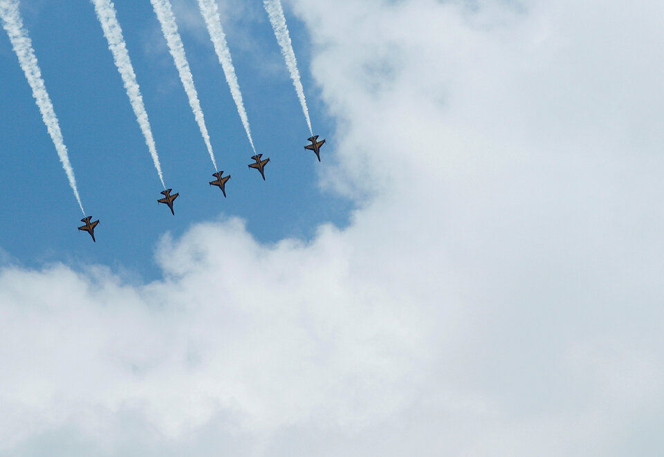 Republic of Korea Air Force Black Eagles Aerobatics Team T-50 aircraft perform a maneuver during a preview of their aerial display at the Singapore Airshow February 4, 2018. (Reuters Photo/Edgar Su)