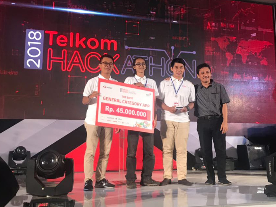 Fostering the rise of a new generation of digital entrepreneurs in Indonesia, Telkom once again held the Telkom Hackathon 2018, an event that gathered hundreds of creative youth teams from across the country to compete in digital business app development using Telkom's latest digital platform, Xsight, that allowed participants to access various interfaces. (Photo courtesy of Telkom)