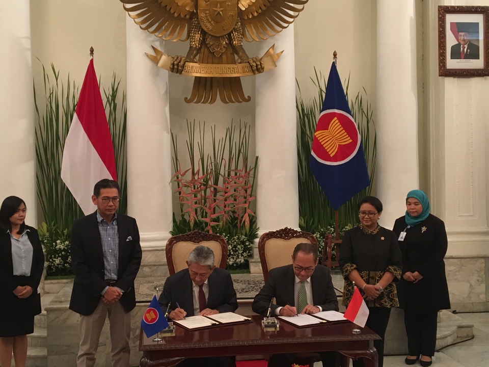 The government of Indonesia and the Asean Institute for Peace and Reconciliation, or AIPR, signed a host country agreement on Thursday (01/02) in Jakarta, marking the start of operations for the research-focused body aimed at strengthening the region’s political-security community. (JG Photo/Sheany)