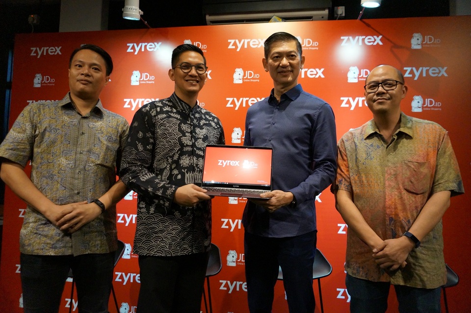From left, Dody Wijaya, JD.id head of computers and laptops, Demmy Indranugroho, JD.id head of marketing, Timothy Siddik, founder of Zyrex and Antoni, vice president of products, sales and marketing at Zyrex. (Photo courtesy of JD.id)