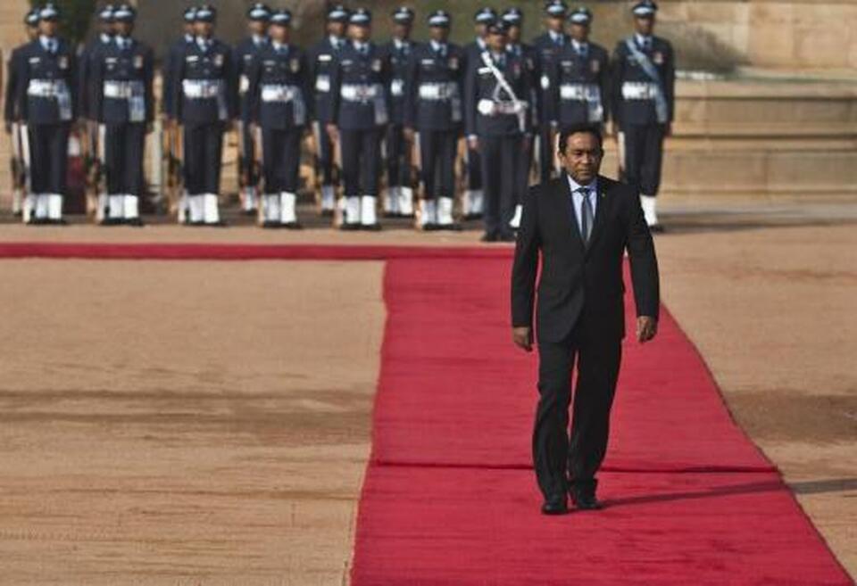 Maldives President Abdulla Yameen inspects a guard of honor during his ceremonial reception at the forecourt of India's presidential palace Rashtrapati Bhavan in New Delhi. (Reuters Photo/Ahmad Masood)