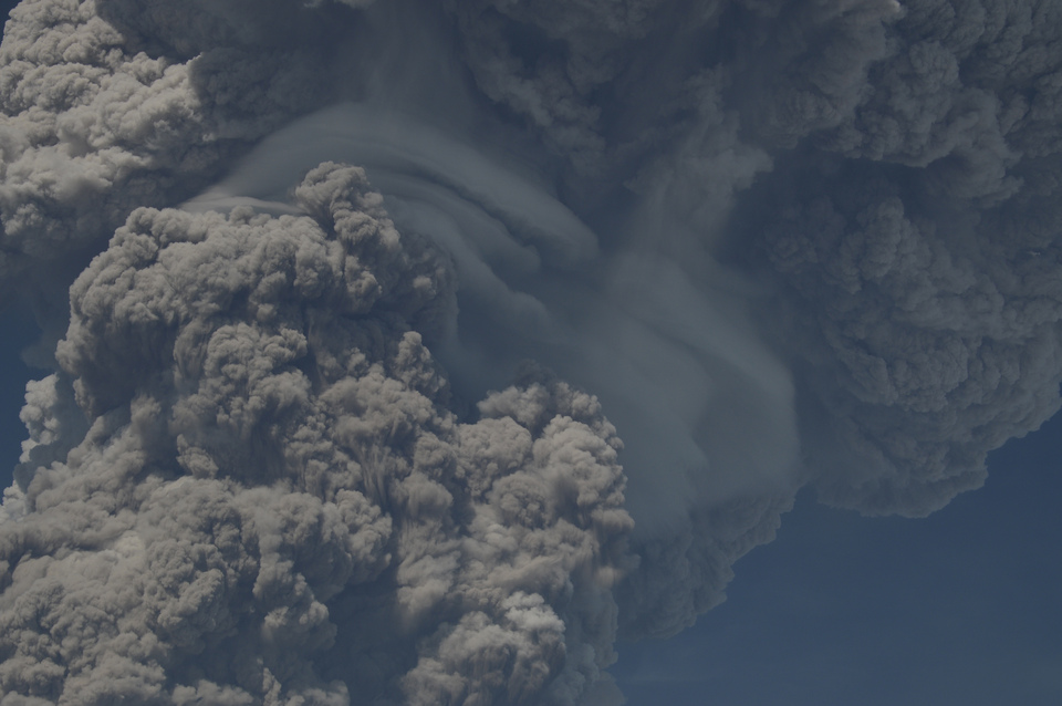 Mount SInabung erupts again on Monday (19/02).
(Antara Photo/Maz Yons)