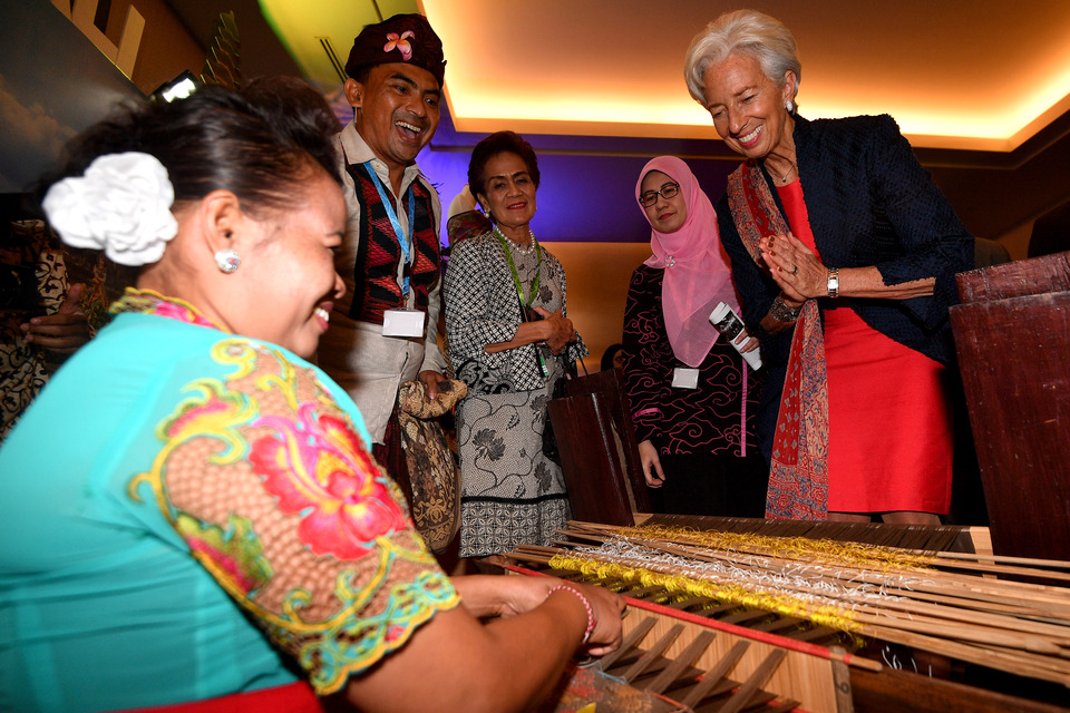 The Indonesian government needs to encourage more women to join the workforce to boost the country’s overall productivity, International Monetary Fund managing director Christine Lagarde said on Tuesday (27/02).(Antara Photo/Sigid Kurniawan)