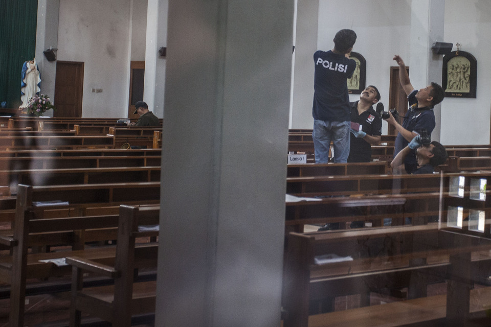 A sword-wielding assailant attacked St. Lidwina's Chapel in Sleman, Yogyakarta, on Sunday morning (11/02). (Antara Photo/Andreas Fitri Atmoko)