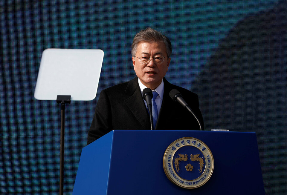 South Korean President Moon Jae-in said on Wednesday (07/03) sanctions on North Korea will not be eased yet. (Reuters Photo/Kim Hong-Ji)