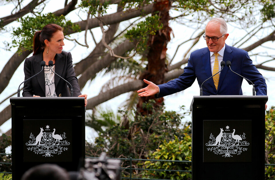Australian Prime Minister Malcolm Turnbull said on Friday (02/03) he supports Chinese foreign investment in impoverished Pacific Island nations so long as it is productive, amid concerns Beijing is buying increased influence in the region.   (Reuters Photo/David Gray)